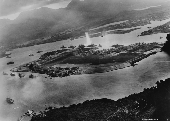 Attack_on_Pearl_Harbor_Japanese_planes_view2